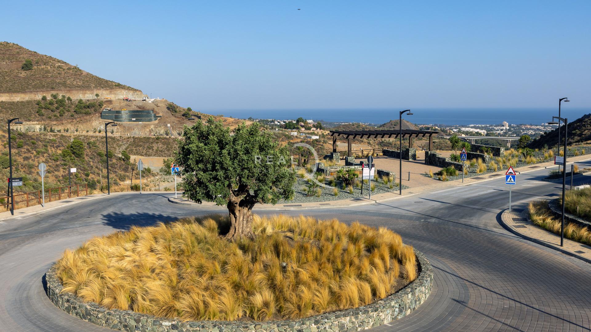Real de La Quinta - Main roundabout