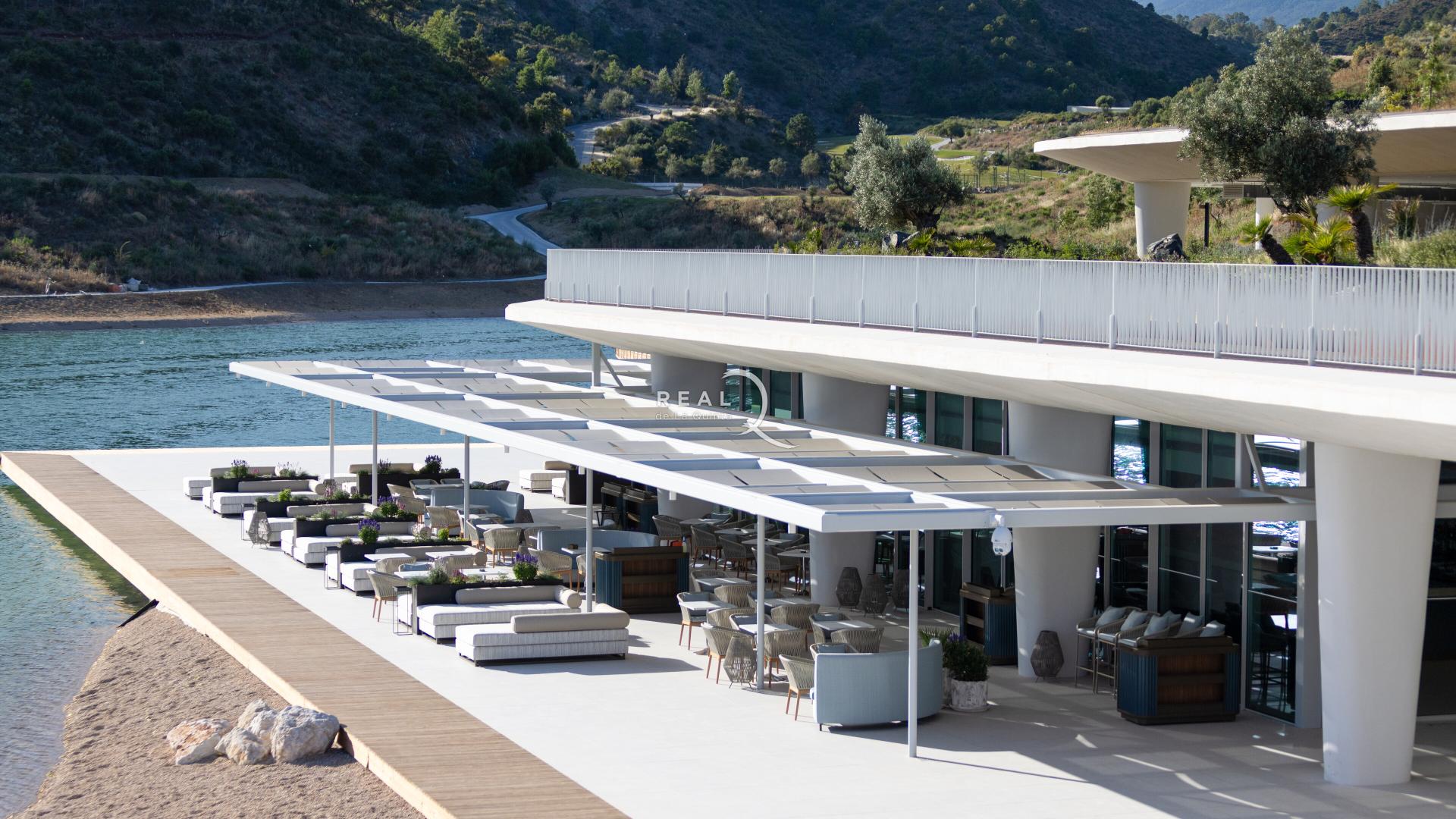 Restaurant - El Lago Club