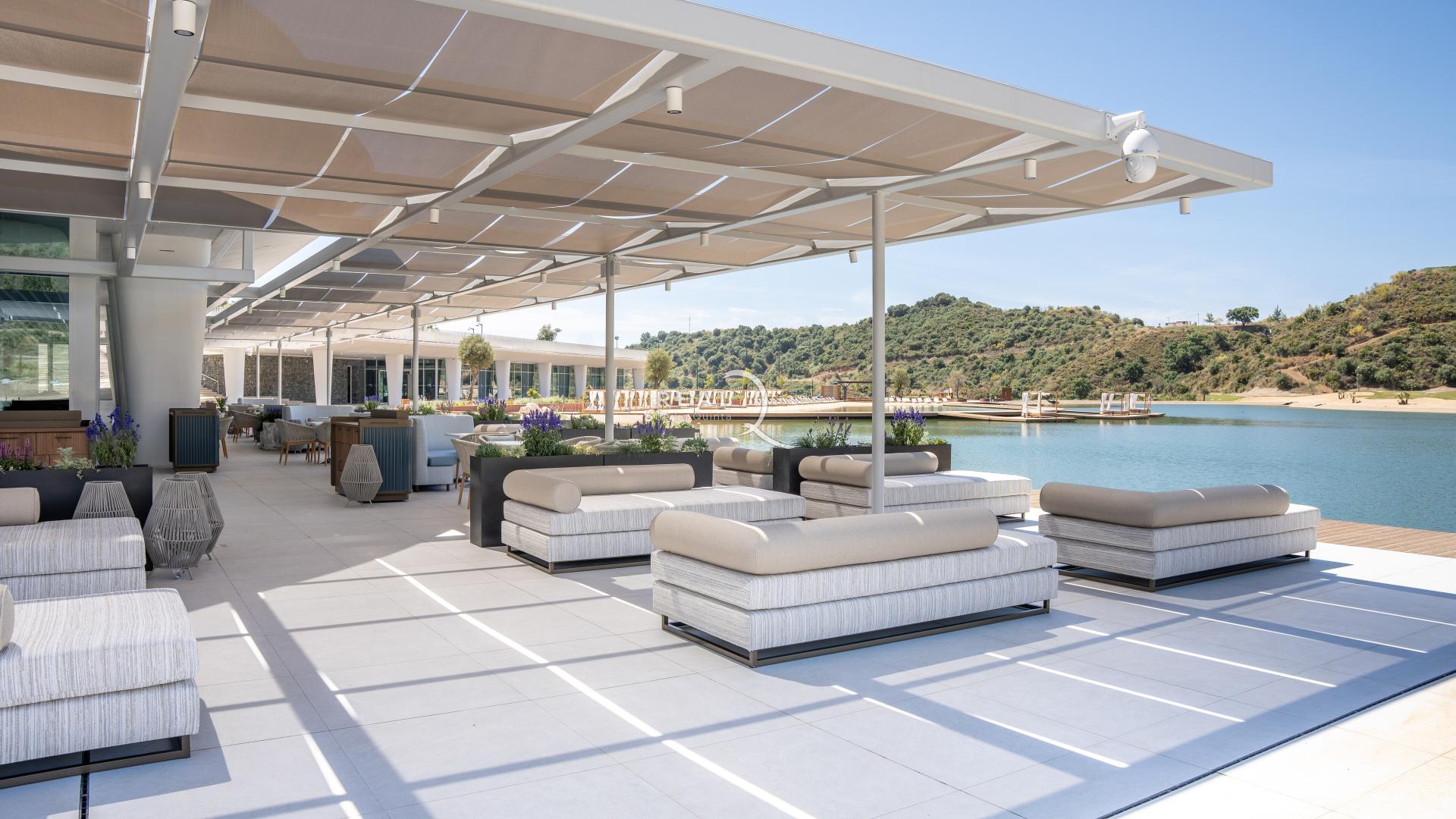 Restaurant - El Lago Club