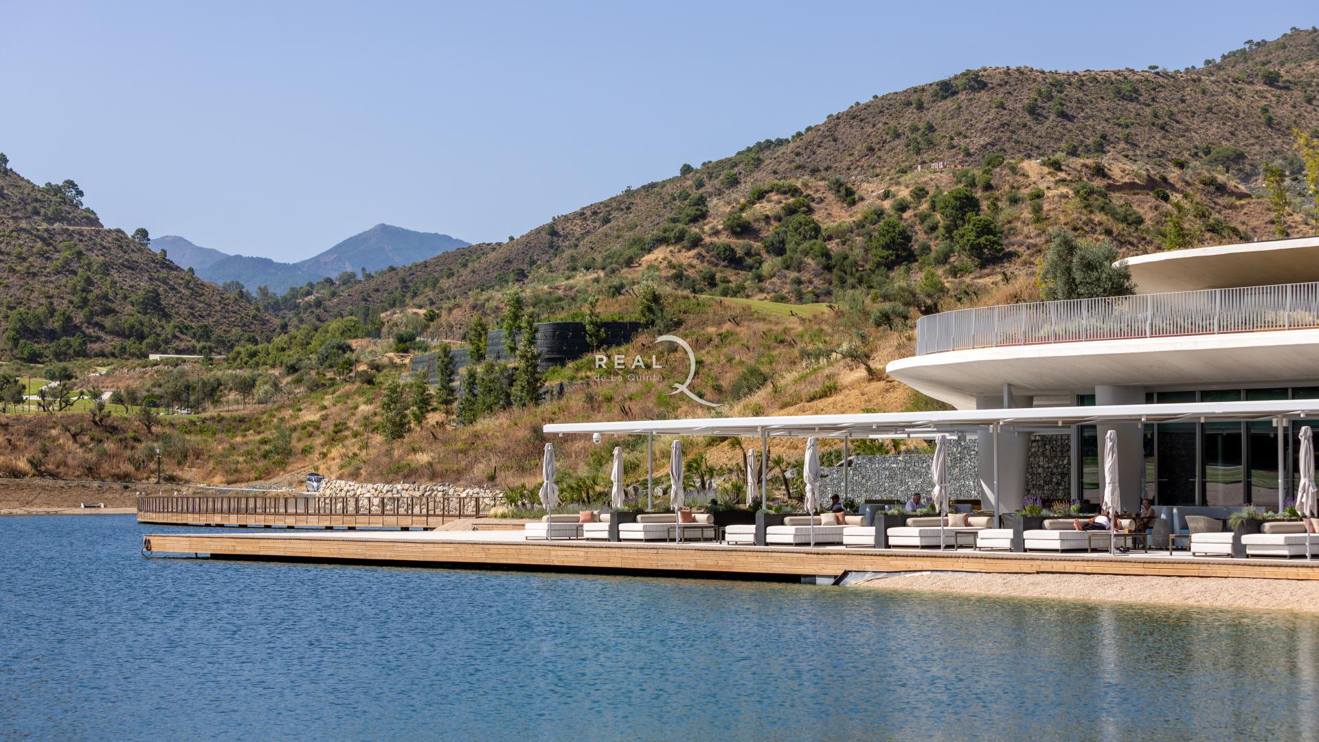 Restaurant - El Lago Club