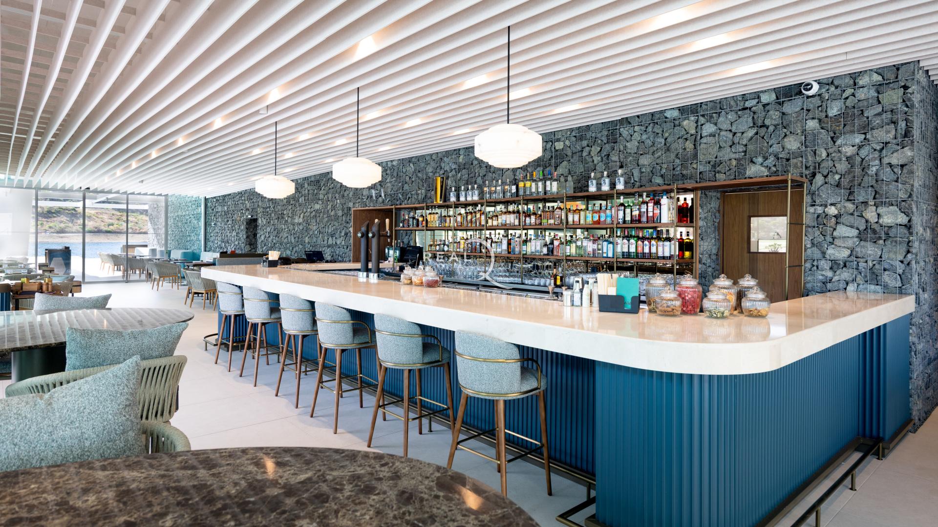 Restaurant - El Lago Club