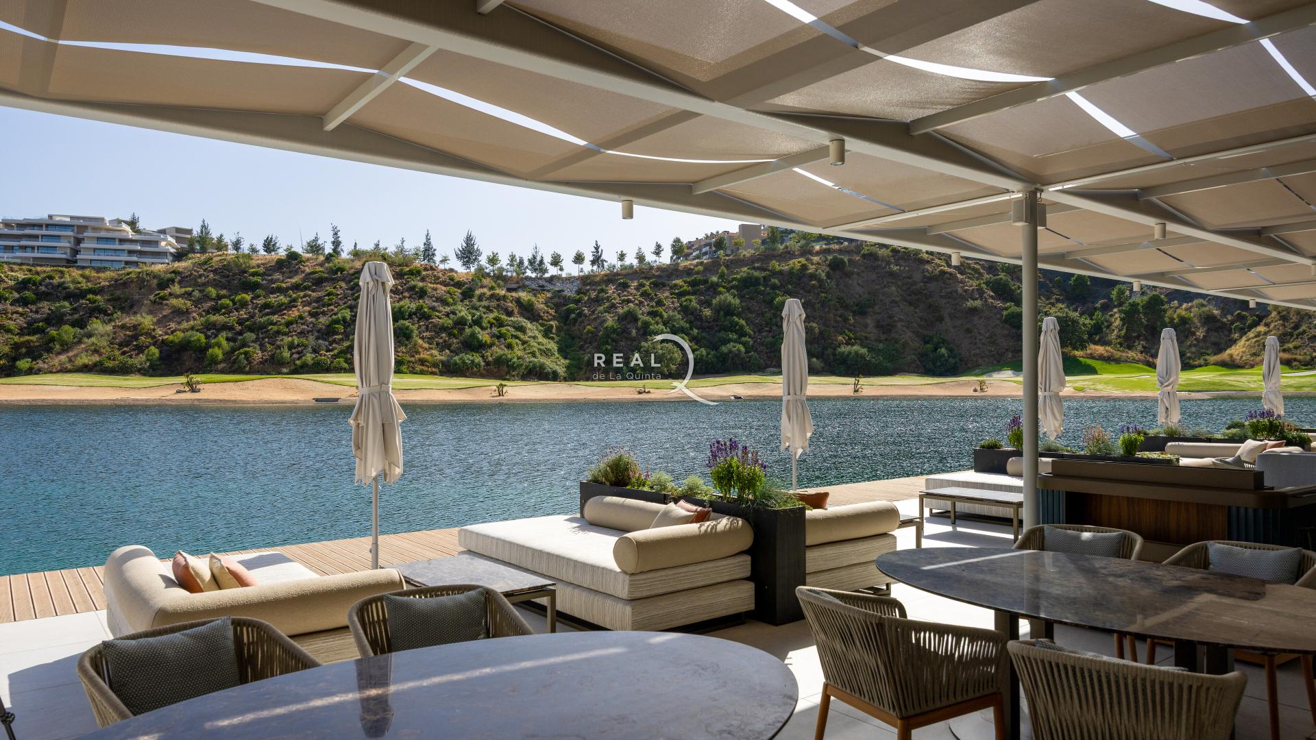 Restaurant - El Lago Club