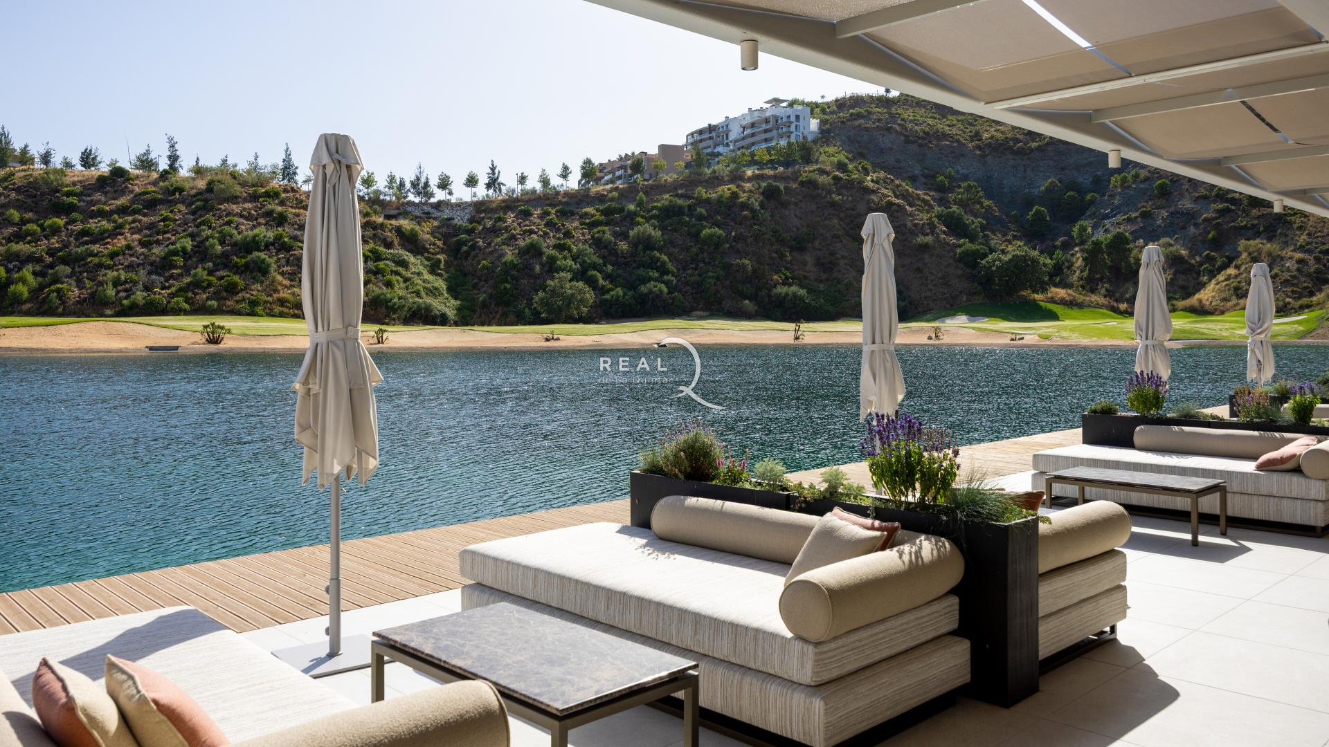 Restaurant - El Lago Club