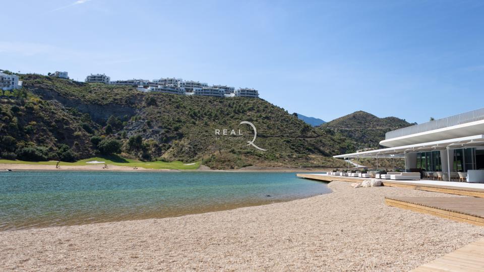 Restaurant - El Lago Club
