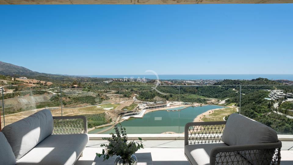 Sea, lake and golf views