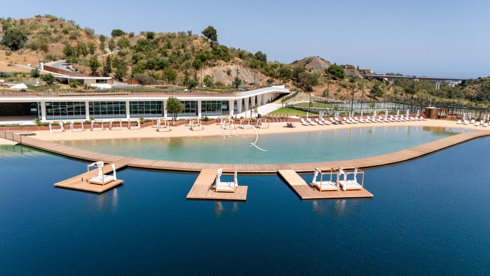 lake club