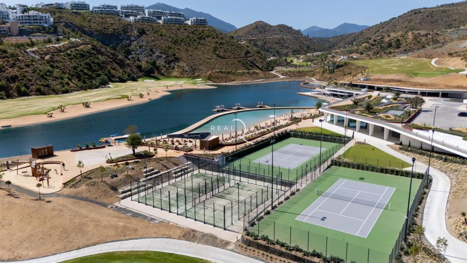 tennis and padel courts
