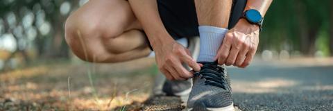 a guy preparing to go running